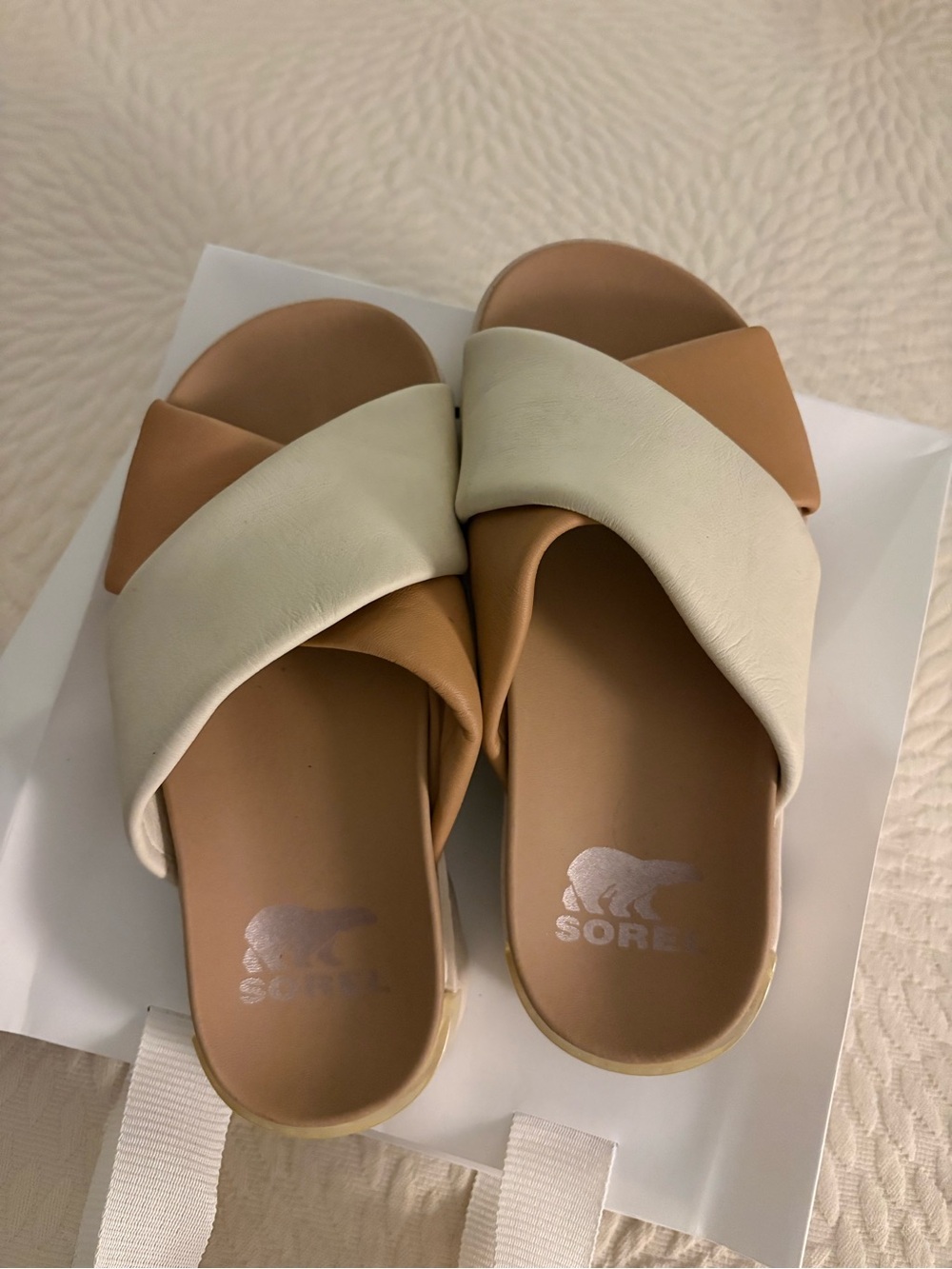 Sorel Women’s Two-Tone Tan and Cream Crossband Slide Sandals